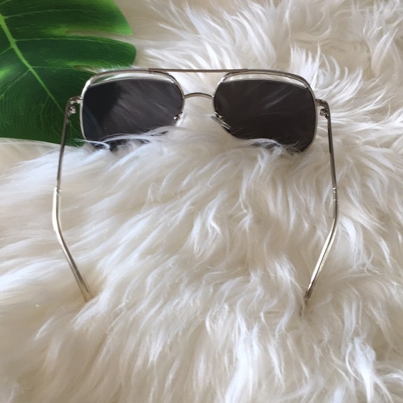 Teardrop Oversized Sunglasses - Picture 7 of 8